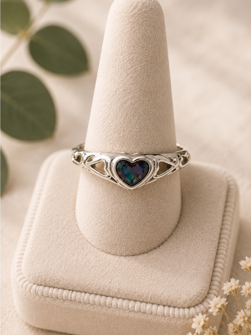 NEW Elegant Silver Heart Ring Size 7.5
